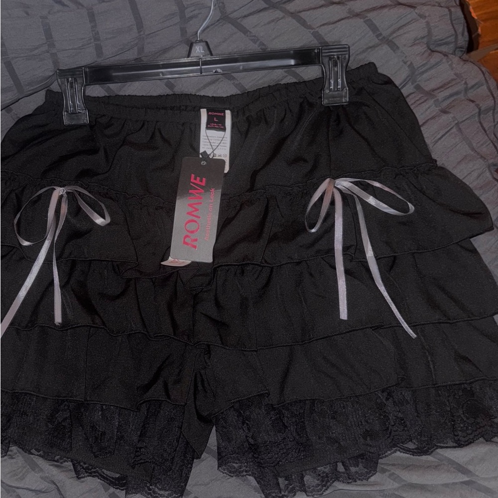 Sold-ROMWE Black Ruffled Shorts